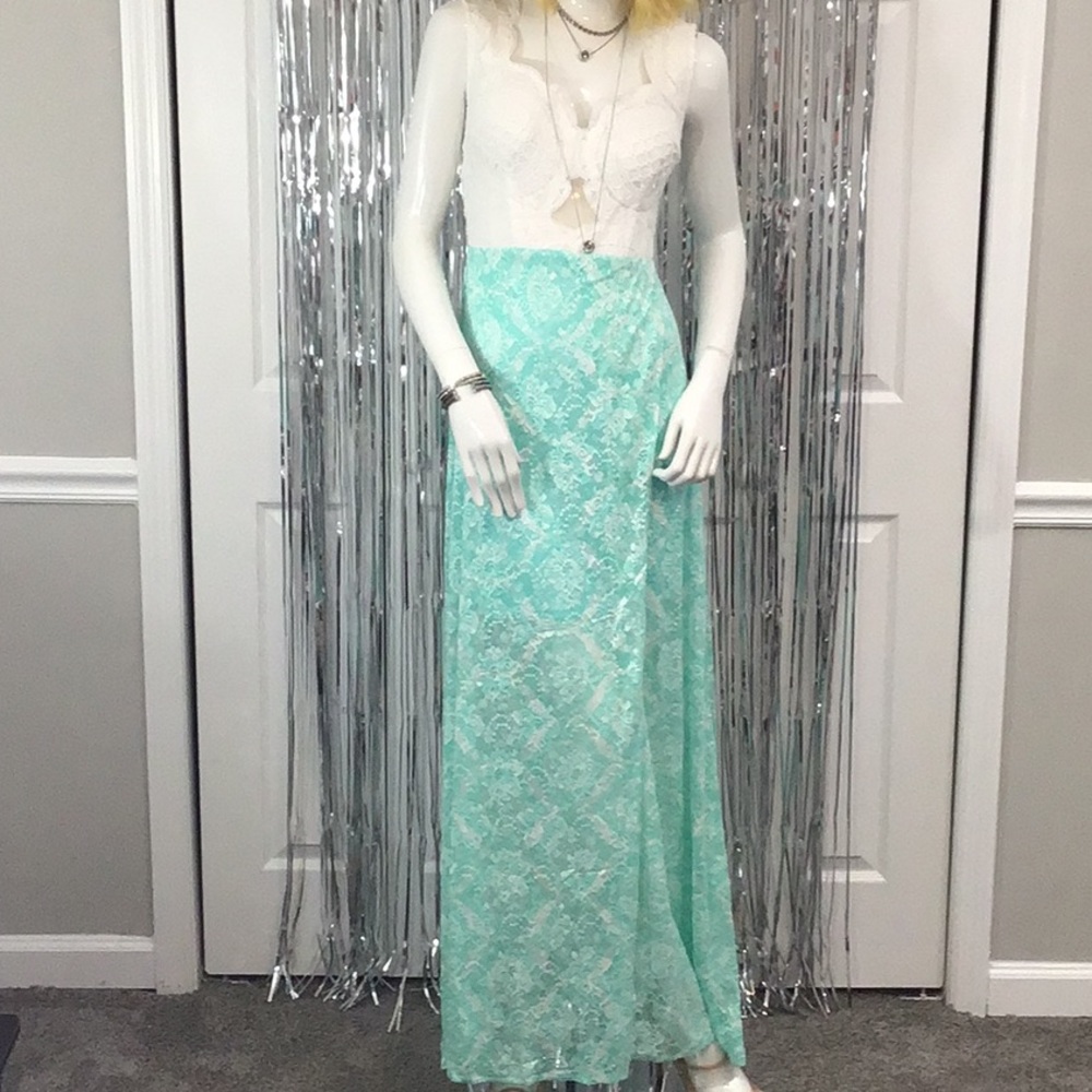 Lace & Mesh Maxi Dress 👗
